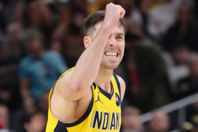 麦康奈尔:用热血诠释忠诚,为步行者和球迷拼尽全力 麦康奈尔:用热血诠释忠诚,为步行者和球迷拼尽全力